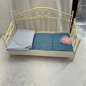 Vintage 1988 Hasbro Day Dreamin Maxie Doll Bed Blue Floral Mattress & Pink Pillo